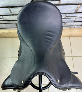 16 1/2” MW Farrington Centreline Dressage Saddle - Black