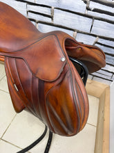 Load image into Gallery viewer, 17” Medium Butet Monoflap Cross Country Jump Saddle - Brown/Tan