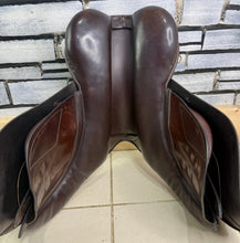 Load image into Gallery viewer, 17 1/2” Wide R&amp;R Ideal Event/Grandee Saddle - Brown