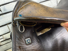 Load image into Gallery viewer, 17 1/2” 30.5/MW Stubben Parzival WH Saddle -Brown- Show Hack/ROR