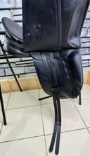 Load image into Gallery viewer, 17 1/2” Medium Albion Platinum Ultima Genesis Dressage Saddle - Black
