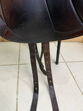 Load image into Gallery viewer, 17” +1.5 (MW) Amerigo Vega Monoflap Jump Saddle - Brown