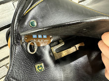 Load image into Gallery viewer, 18” MW (Fit 31) Stubben Siegfried Extra GP/Jump Saddle - Black/Tan