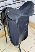 Load image into Gallery viewer, 16” MW/Changeable Gullet Wintec Isabell Werth Dressage Saddle - Black