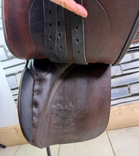 Load image into Gallery viewer, 17 1/2” 30.5/MW Stubben Parzival WH Saddle -Brown- Show Hack/ROR