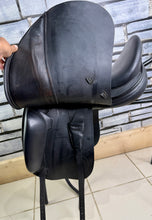 Load image into Gallery viewer, 16 1/2” MW Farrington Centreline Dressage Saddle - Black