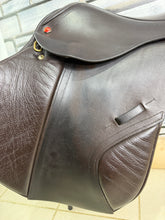 Load image into Gallery viewer, 17 1/2” Medium Albion K2 Jump Saddle - Brown