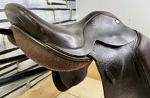 Load image into Gallery viewer, 17 1/2” MN Humphries &amp; Swain Holistic Saddlery GP/Jump Saddle - Brown