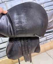 Load image into Gallery viewer, 18” Wide GFS Close Contact Jump Saddle - Brown - Double Flap