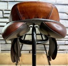 Load image into Gallery viewer, 17” Wide Hampton Grandee Jump/GP Saddle - Brown