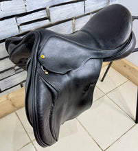Load image into Gallery viewer, 17 1/2” Wide  Black Country Wexford Jump Saddle - Black