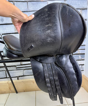 Load image into Gallery viewer, 17” MW Henri De Rivel Jump Saddle - Black