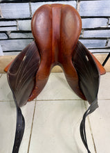 Load image into Gallery viewer, 17” Medium Butet Monoflap Cross Country Jump Saddle - Brown/Tan