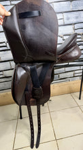 Load image into Gallery viewer, 17” MW Spalding Britannica Cadence Dressage Saddle - Brown