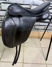 Load image into Gallery viewer, 17 1/2” Wide-XW/Changeable Gullet Kent &amp; Masters Dressage Saddle - Black