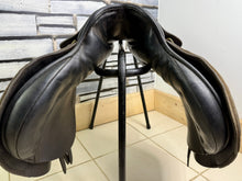 Load image into Gallery viewer, 17 1/2” Medium Albion Legend Jump Saddle - Brown