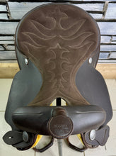 Load image into Gallery viewer, 16” Wintec SQHB Western Saddle - Brown - Lightweight - Never Used!!