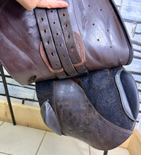 Load image into Gallery viewer, 17” MW Patrick Saddlery Jump Saddle - Brown