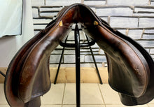 Load image into Gallery viewer, 19” 28 (M) Stubben Siegfried Extra GP/Jump Hunting Saddle - Brown