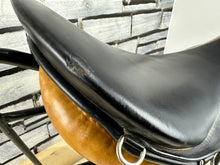 Load image into Gallery viewer, 18” MW (Fit 31) Stubben Siegfried Extra GP/Jump Saddle - Black/Tan