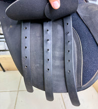 Load image into Gallery viewer, 17 1/2” Wide/Changeable Gullet Wintec 500 GP Saddle - Black