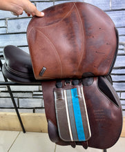 Load image into Gallery viewer, 18 1/2” MW Voltaire Stutgartt Double Flap Jump Saddle - Brown