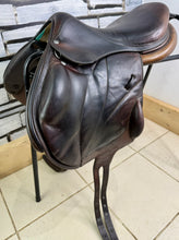 Load image into Gallery viewer, 17 1/2” MW Voltaire Lexington Monoflap Jump Saddle -2015- Brown