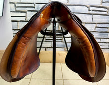 Load image into Gallery viewer, 17 1/2” 32/Wide Stubben Tristan Show/Working Hunter Saddle - Brown - Lightly Used