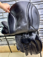 Load image into Gallery viewer, 17 1/2” MW Ideal 1550 GPD/VSD Saddle - Black