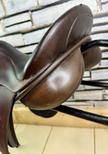 Load image into Gallery viewer, 17 1/2” MW Farrington Burford Event Saddle - Brown Buffalo