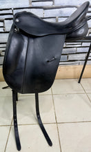 Load image into Gallery viewer, 17 1/2” MN Albion Ultima Dressage Saddle - Black