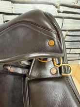 Load image into Gallery viewer, 17 1/2” Medium Morris &amp; Nolan High Wither Gold GP Saddle - Brown