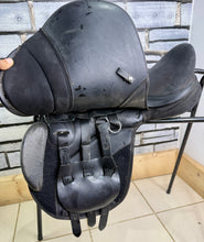 Load image into Gallery viewer, 16 1/2” XW/Changeable Gullet Thorowgood Compact GP Saddle - Black