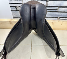 Load image into Gallery viewer, 16 1/2” XW/Changeable Gullet Colliegate Convertible Dressage Saddle - Brown
