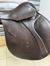 Load image into Gallery viewer, 17” 32/Wide Stubben Juventus Jump Saddle - Brown
