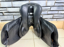 Load image into Gallery viewer, Size 2/18” Changeable Gullet Width 3 Wow Competitor Dressage Saddle - Black