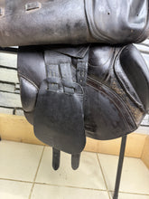 Load image into Gallery viewer, 17 1/2” Medium Albion Kontrol Forward Flap Jump Saddle - Brown