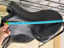 Load image into Gallery viewer, 17 1/2” MN Albion Ultima Dressage Saddle - Black