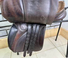 Load image into Gallery viewer, 16 1/2” Wide Farrington Jump Saddle - Brown