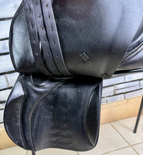 Load image into Gallery viewer, 17 1/2” Wide Greyfriers Saddle Company English GP Saddle - Brown