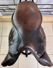 Load image into Gallery viewer, 17” MW Frank Baines Jump Saddle - Brown