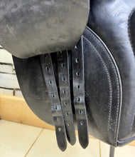 Load image into Gallery viewer, 17” MW-Wide Symmonds Cambridge GP Saddle - Black - Flat Tree - Suit a Connie or Cob