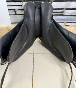 16” MW/Changeable Gullet Wintec Isabell Werth Dressage Saddle - Black
