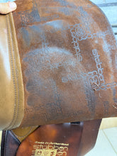 Load image into Gallery viewer, 17 1/2” 32/Wide Stubben Tristan Show/Working Hunter Saddle - Brown - Lightly Used