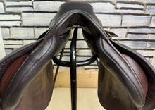 Load image into Gallery viewer, 17” MW Paul Jones Jump Saddle - Brown