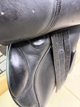Load image into Gallery viewer, 17 1/2” MN English Made Jump/Hunt/XC Saddle - Black - TB/Ex Racer - Teamchasing