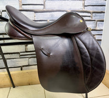 Load image into Gallery viewer, 17” Wide Farrington/Shires GP Saddle - Brown