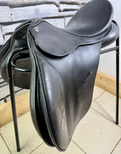 Load image into Gallery viewer, 16 1/2” MW/Changeable Gullet Bates Caprilli GP Saddle - Black - Adult Size Flap - with Cair
