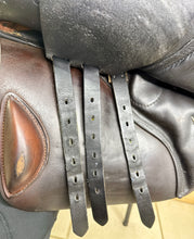 Load image into Gallery viewer, 18” 28 (MN) Stubben Siegfried C.S. Jump Saddle - Brown