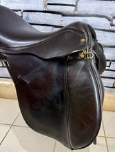 Load image into Gallery viewer, 17 1/2” Medium Morris &amp; Nolan High Wither Gold GP Saddle - Brown